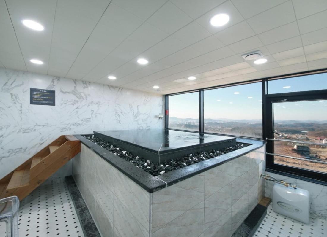 Wj Hotel Pool House Wonju Dış mekan fotoğraf