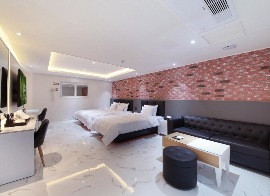 Wj Hotel Pool House Wonju Dış mekan fotoğraf