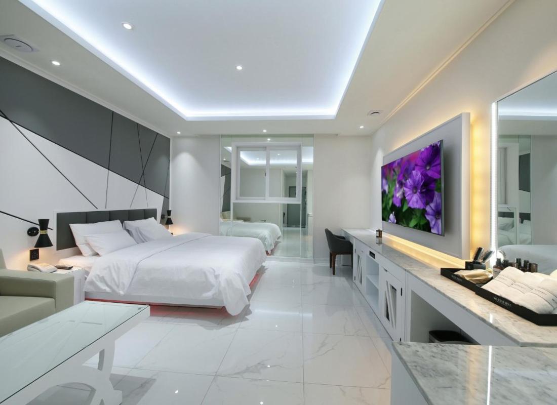 Wj Hotel Pool House Wonju Dış mekan fotoğraf