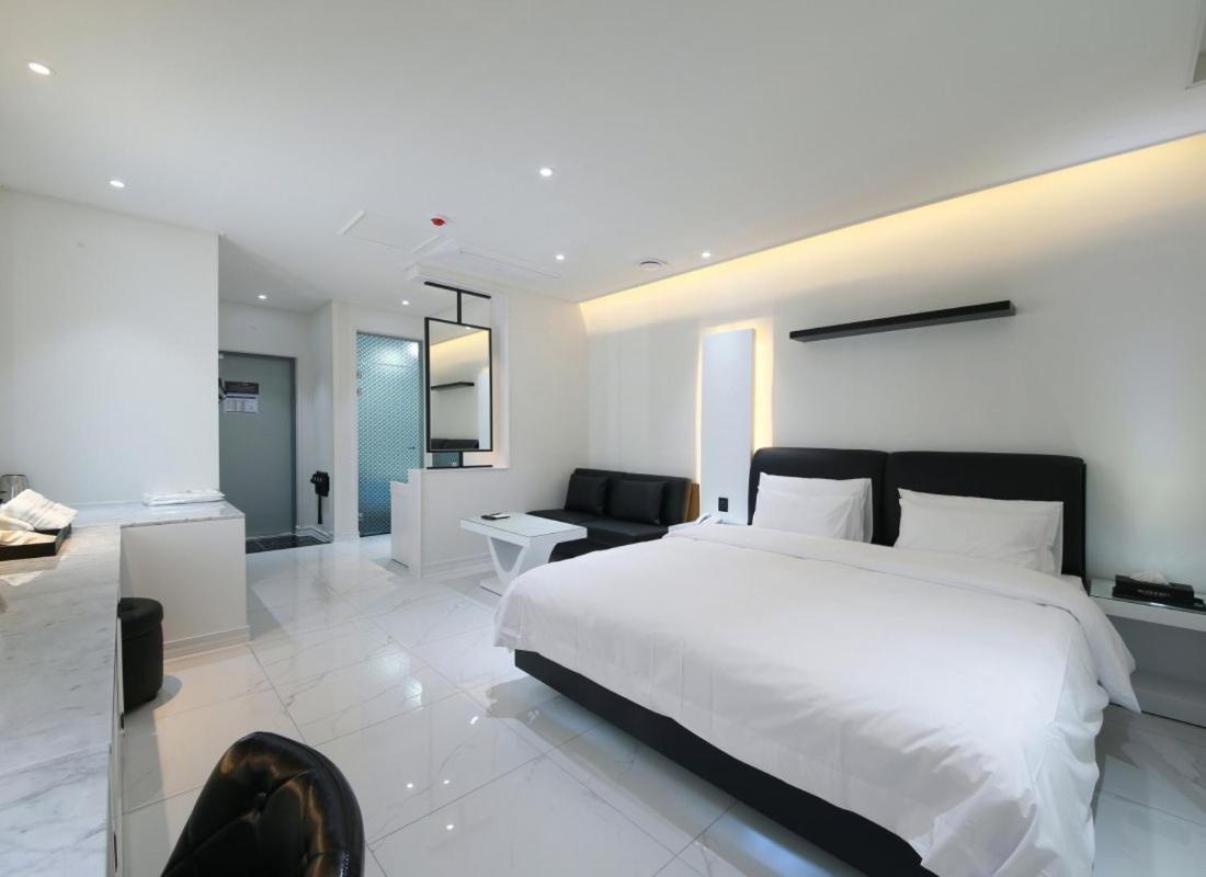Wj Hotel Pool House Wonju Dış mekan fotoğraf