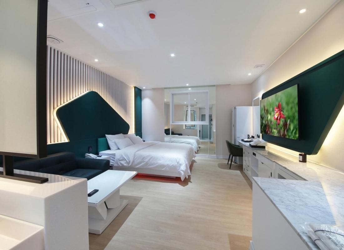 Wj Hotel Pool House Wonju Dış mekan fotoğraf