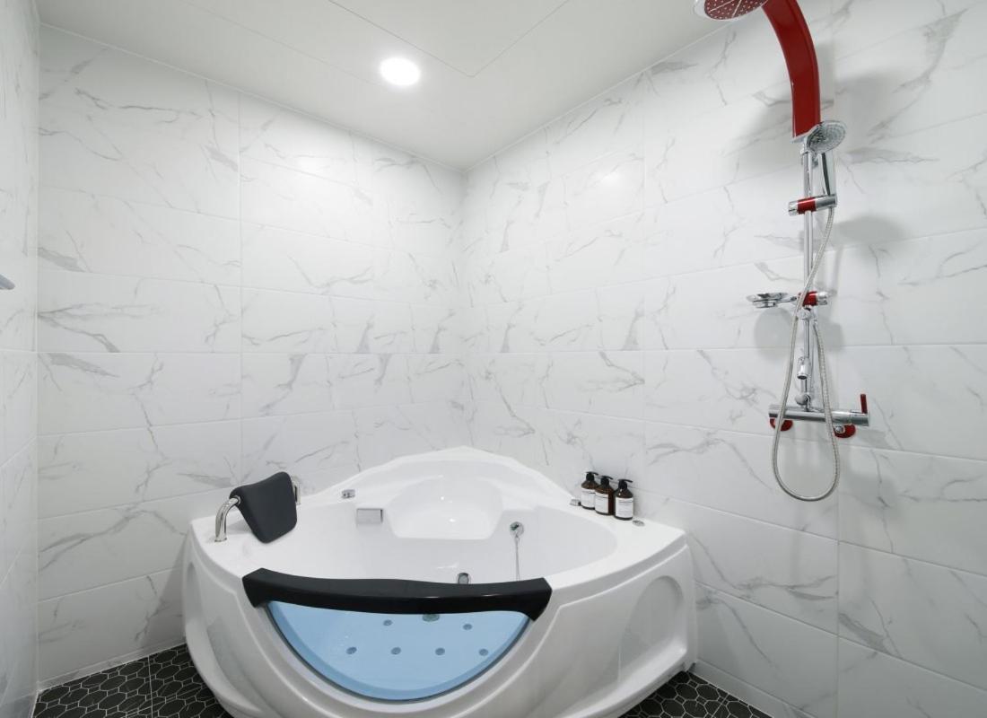 Wj Hotel Pool House Wonju Dış mekan fotoğraf