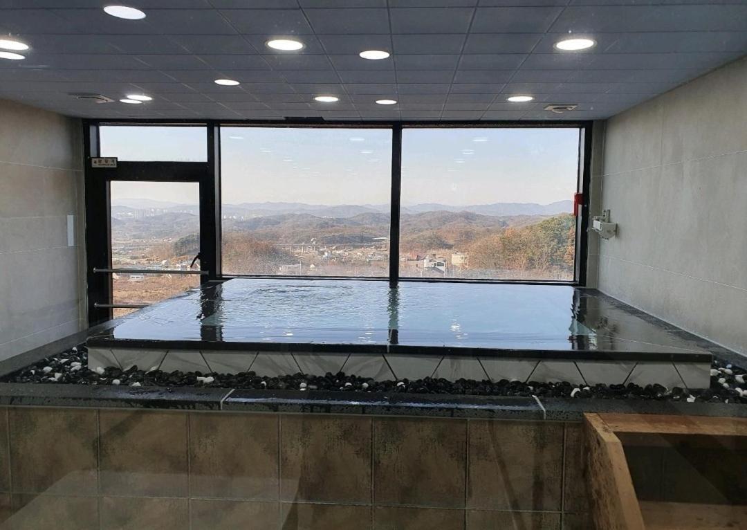 Wj Hotel Pool House Wonju Dış mekan fotoğraf